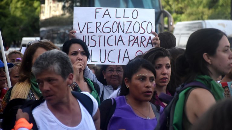 [ARGENTINA] Paran las mujeres contra el fallo por el femicidio de Lucía Perez