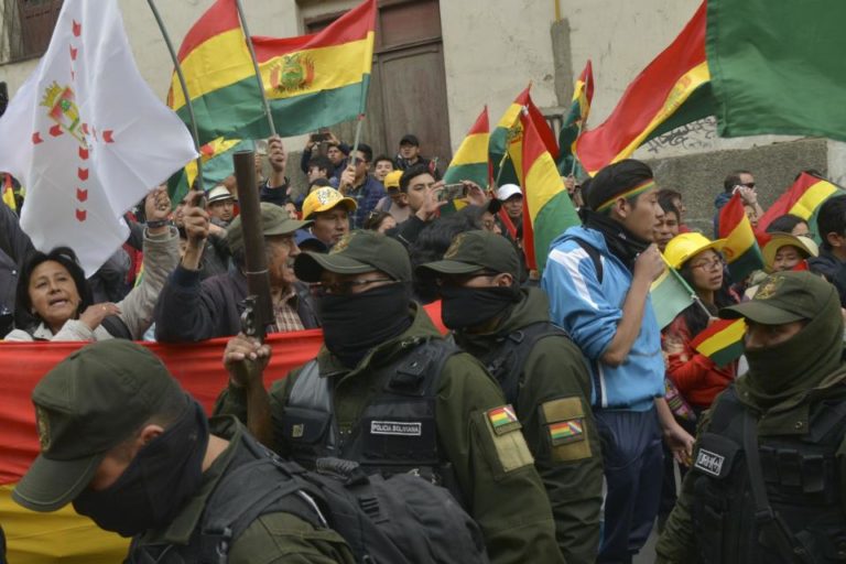 [BOLIVIA] Los militares en las calles y el asilo de Evo Morales