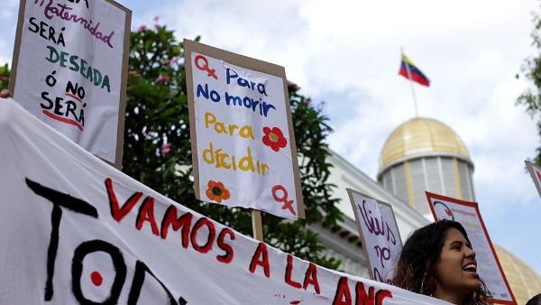 Abortar en América Latina y el Caribe: acceso y obstáculos